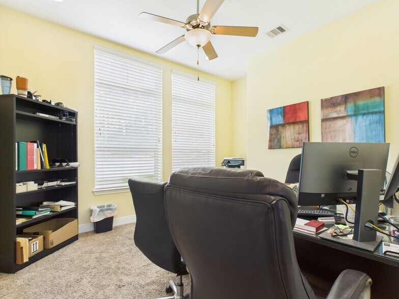 More Photos Of 16751 TX-75 Hwy, Willis Office For Sale