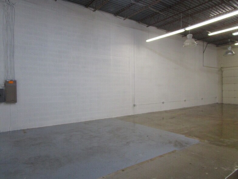 More Photos Of 7241-7257 Gabe Ct, Manassas Warehouse For Lease