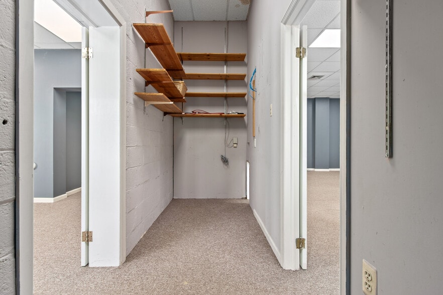 More Photos Of 2 Main St, Netcong Office For Sale