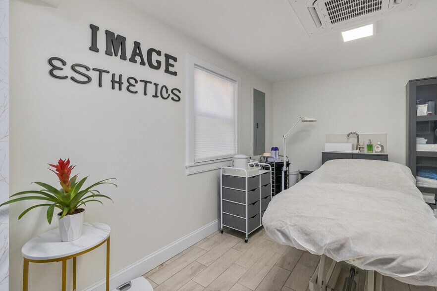 More Photos Of 712 Main St, Hyannis Storefront Retail Office For Sale