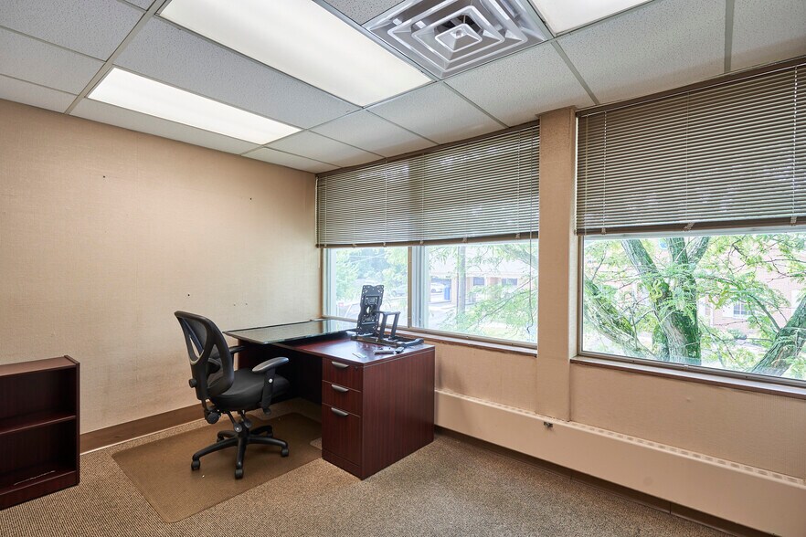 More Photos Of 640 W Market St, Akron Office For Sale