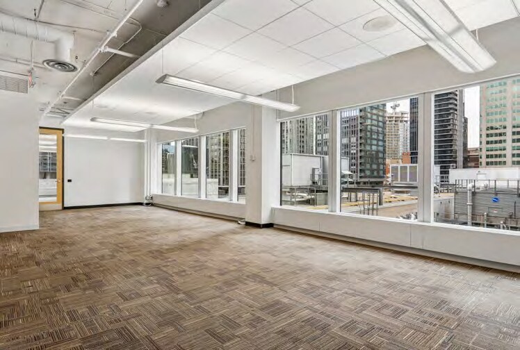 More Photos Of 60 Bloor St W, Toronto Office For Lease