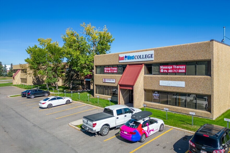 Primary Photo Of 3944-3956 29 St NE, Calgary Warehouse For Lease