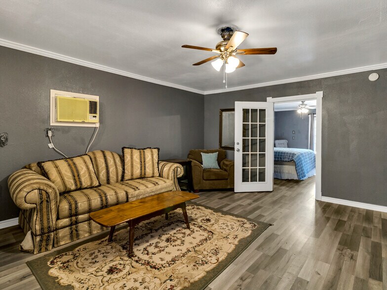 More Photos Of 750 N US Highway 287, Palestine Multifamily For Sale