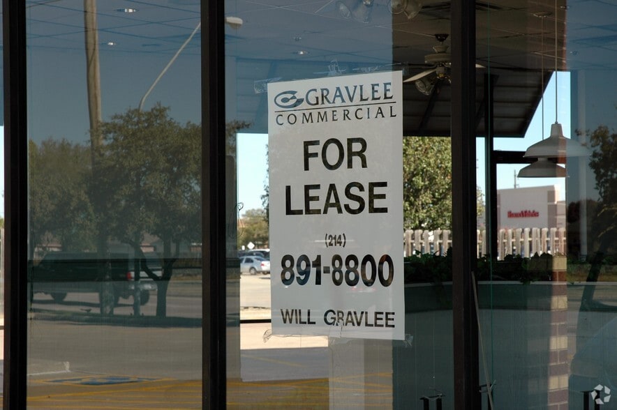More Photos Of 3046 Lavon Dr, Garland General Retail For Lease