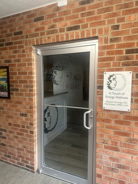 More Photos Of 5598 Glenway Ave, Cincinnati Office For Lease