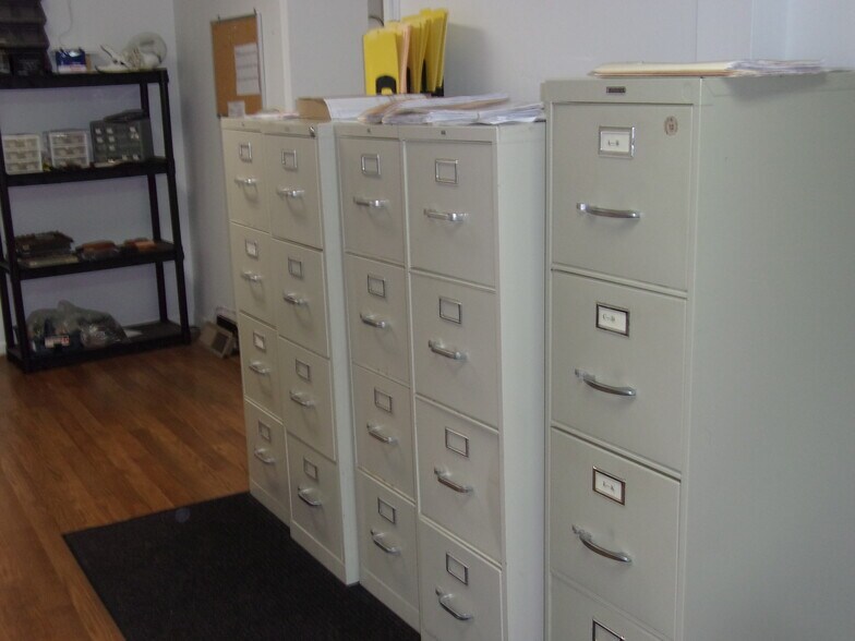 More Photos Of 848 S Cobb Dr, Marietta Storefront Retail Office For Sale