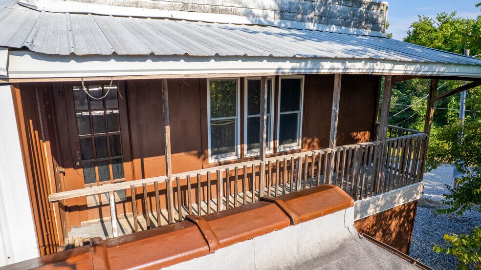 More Photos Of 8 Sunset Hills Ct, Sunrise Beach Storefront For Sale