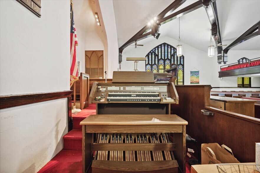 More Photos Of 725 Navarre Ave, Toledo Religious Facility For Sale