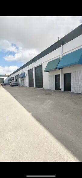 More Photos Of 6405-6447 NW 82nd Ave, Miami Warehouse For Lease