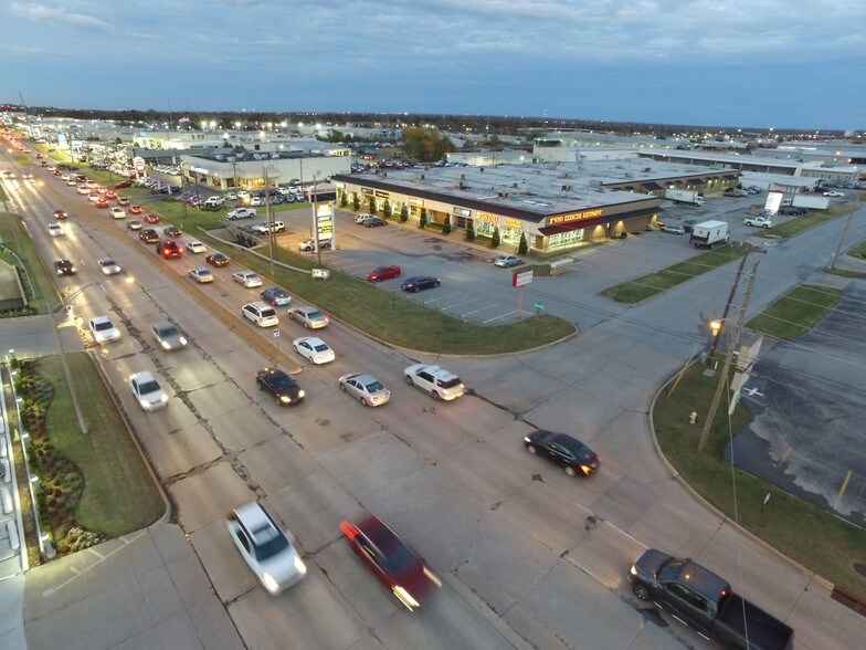 More Photos Of 4343 S Memorial Dr, Tulsa General Retail For Lease