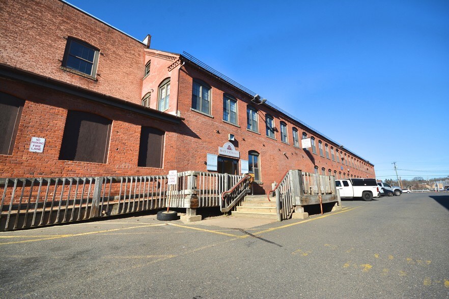 More Photos Of 168 Center St, Southington Industrial For Lease