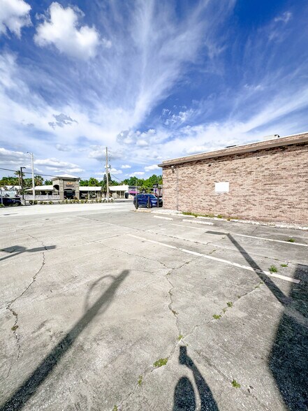 More Photos Of 938 W Colonial Dr, Orlando Freestanding For Lease