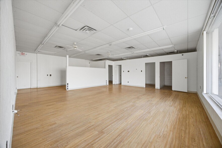 More Photos Of 2108 Monroe St, Commerce Showroom For Sale