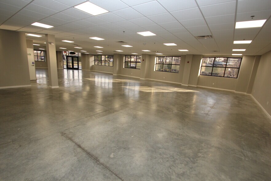 More Photos Of 2302 Turnpike St, North Andover General Retail For Sale