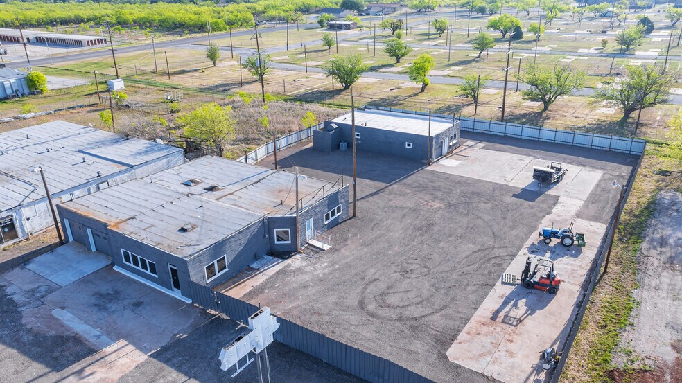 More Photos Of 769 Arnold Blvd, Abilene Flex For Sale