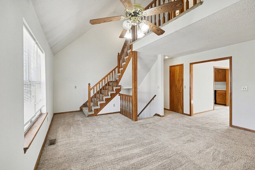 More Photos Of 209 SW Pryor Rd, Lee's Summit Multifamily For Sale