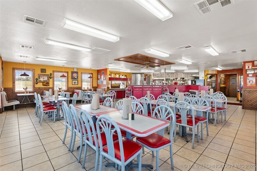 More Photos Of 18753 Oklahoma 100, Webbers Falls Restaurant For Sale