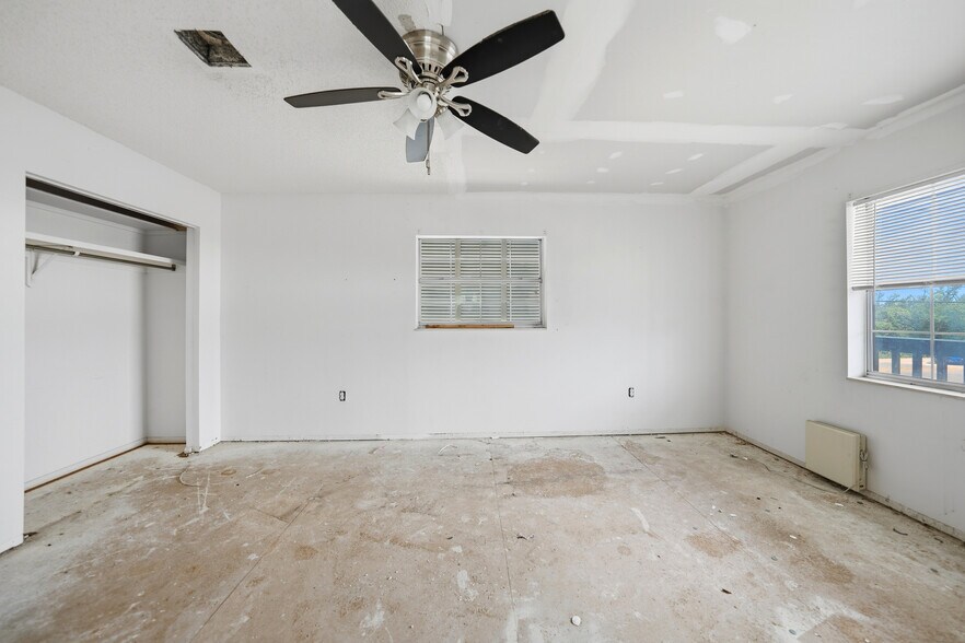 More Photos Of 1261 Beach Rd, Englewood Storefront Retail Residential For Sale
