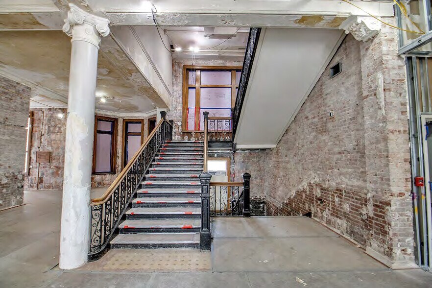 More Photos Of 2048 Main St, Buffalo Office For Sale