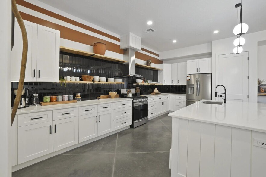 More Photos Of 4346 W Canterbury Rd, Hurricane Multifamily For Sale