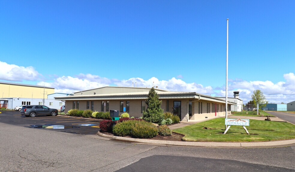 More Photos Of 28717 Grumman Dr, Eugene Airplane Hangar For Lease