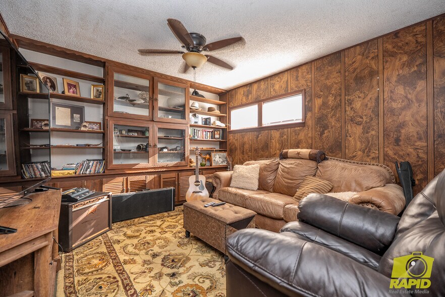 More Photos Of 425 Highland Park, Robert Lee Flex For Sale
