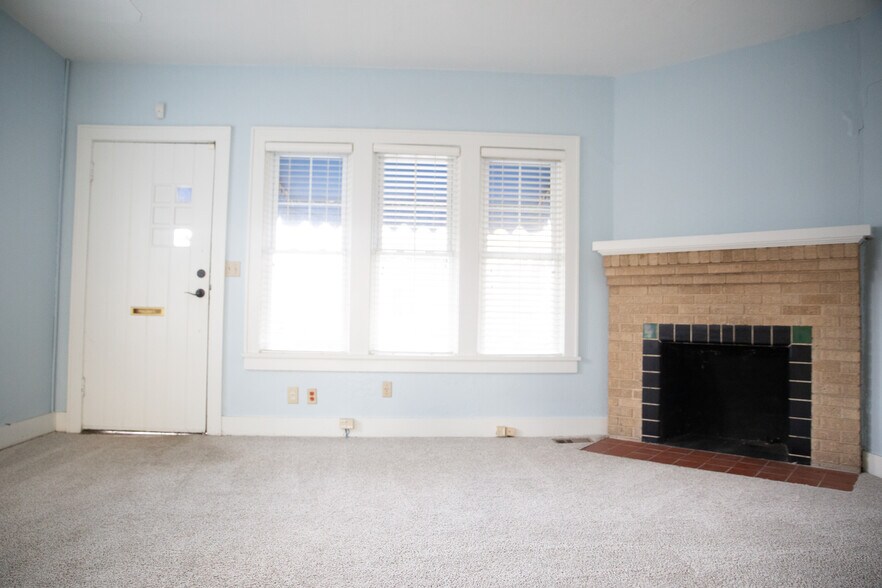 More Photos Of 355 N College Ave, Fayetteville Office For Sale