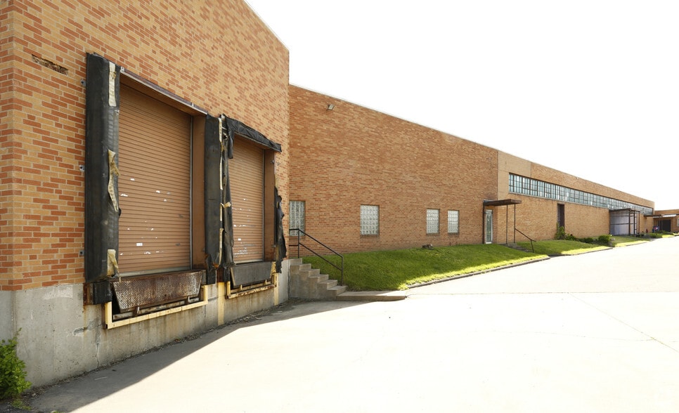 More Photos Of 100 Graham St, McKees Rocks Warehouse For Lease
