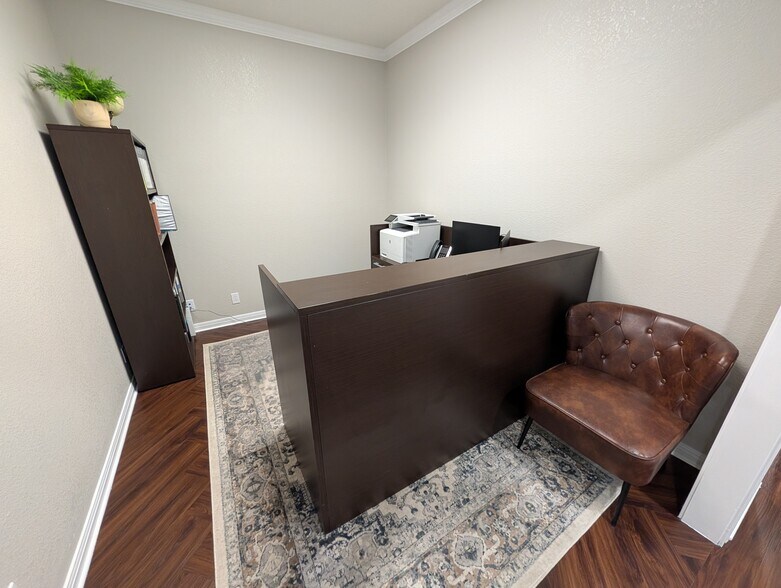 More Photos Of 3640 W Waco Dr, Waco Office For Sale