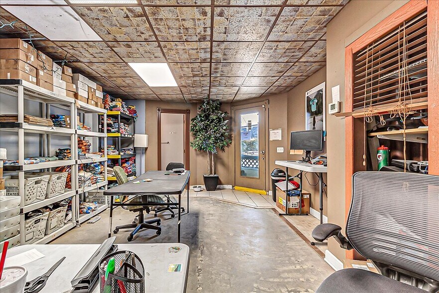 More Photos Of 2175 N Stone Chapel Ln, Fayetteville Light Distribution For Lease