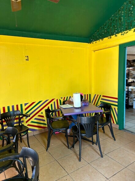 More Photos Of 18130 S US Highway 301, Wimauma Storefront For Sale