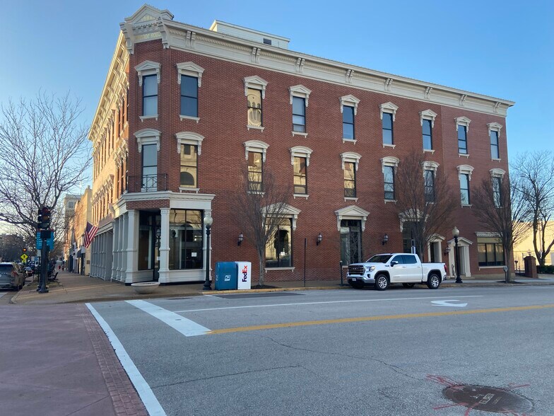 More Photos Of 235 E High St, Jefferson City Office For Lease