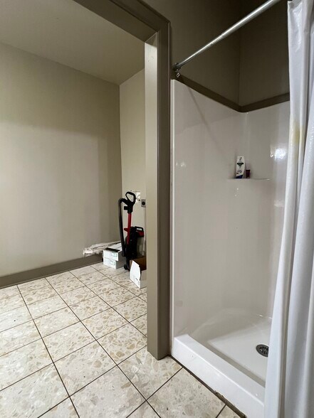 More Photos Of 5505 Linwood Dr, Tyler Warehouse For Sale
