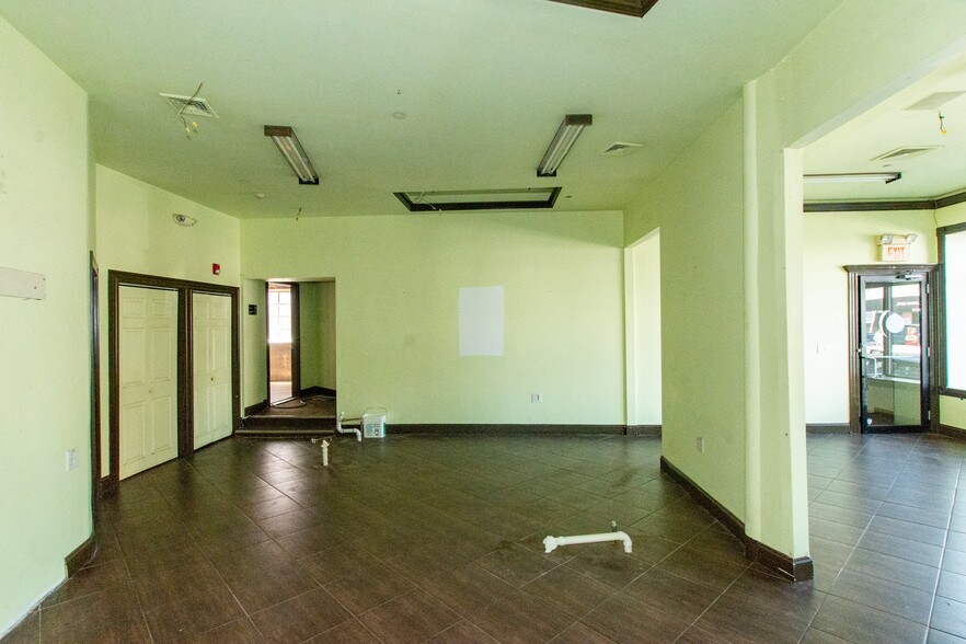 More Photos Of 975-977 Saratoga St, Boston Storefront Retail Office For Lease