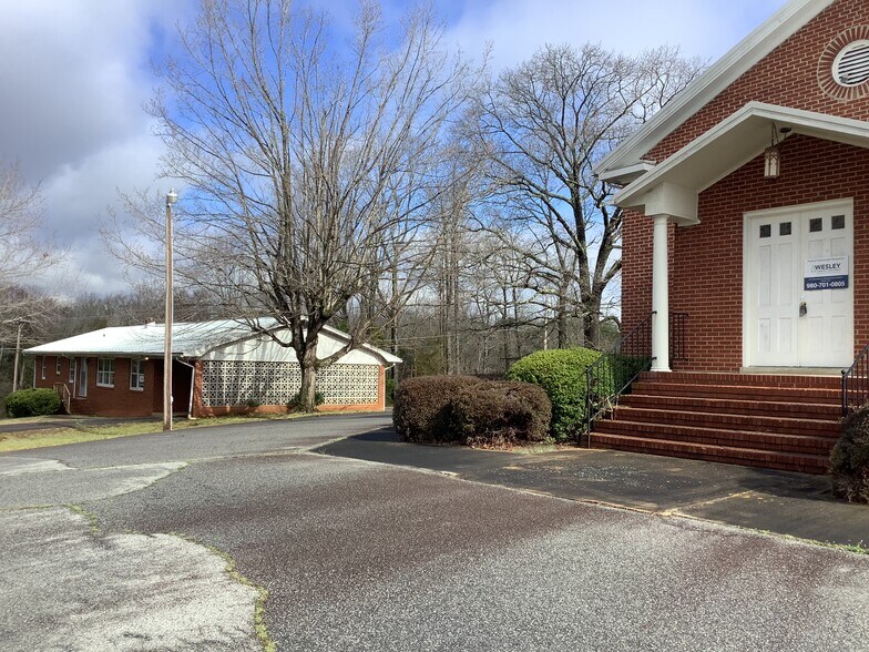 More Photos Of 605 Clarksbury Church Rd, Thomasville Religious Facility For Sale