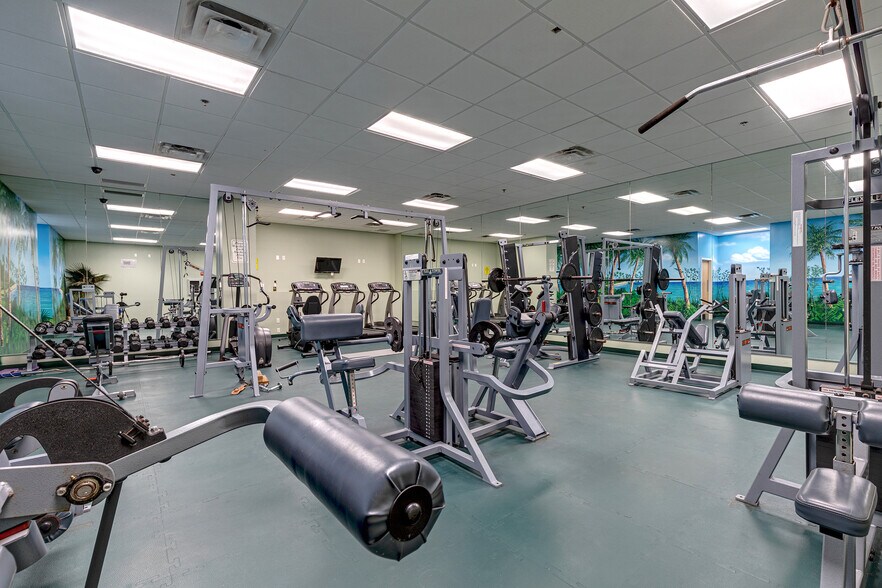 More Photos Of 1800-1850 E Merritt Island Cswy, Merritt Island Auto Dealership For Lease