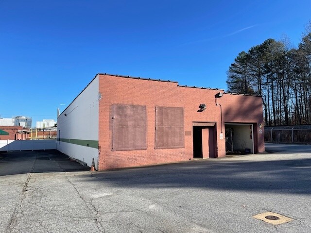 More Photos Of 2701 S Main St, Salisbury Warehouse For Lease