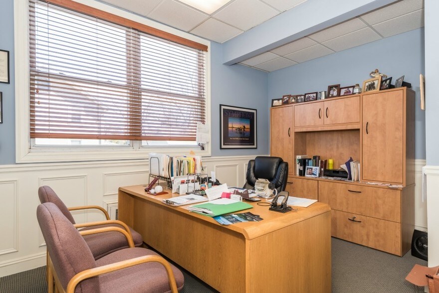 More Photos Of 179 Little East Neck Rd, West Babylon Office For Lease