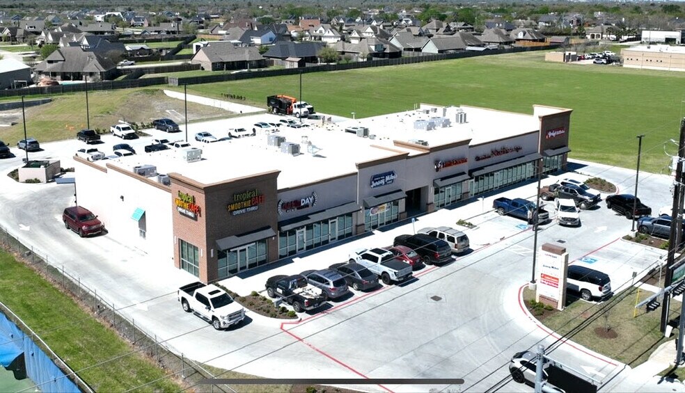 More Photos Of 9737 Eagle Dr, Mont Belvieu Storefront For Sale