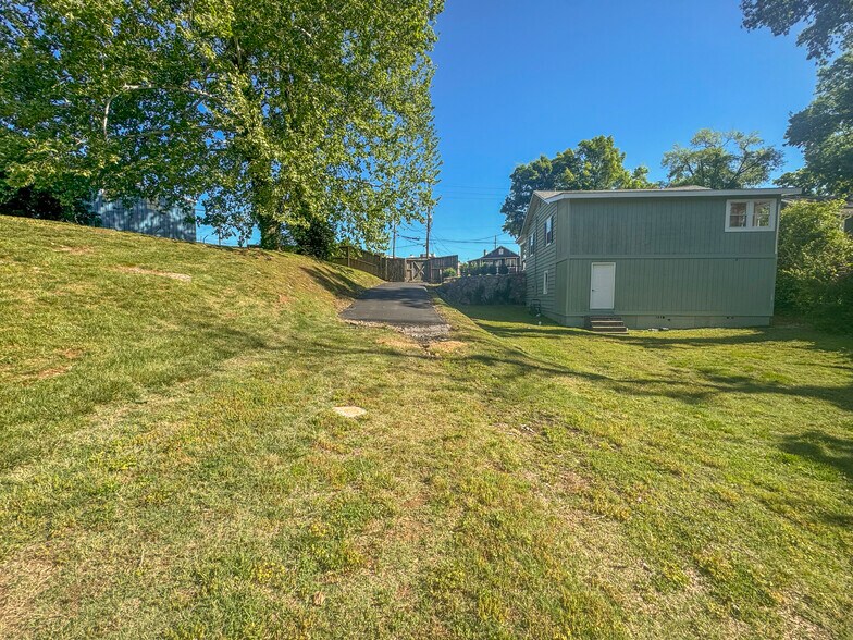 More Photos Of 1102 Kirkland Avenue, Nashville Office Residential For Lease