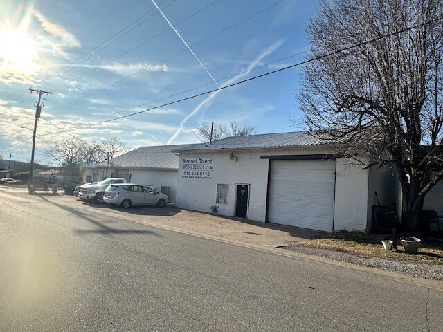 More Photos Of 207 22nd St, Old Hickory Light Distribution For Sale