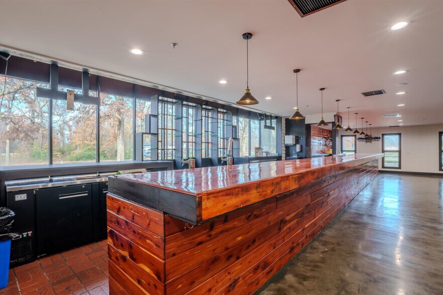 More Photos Of 4840 Hatch Blvd, Muscle Shoals Restaurant For Sale