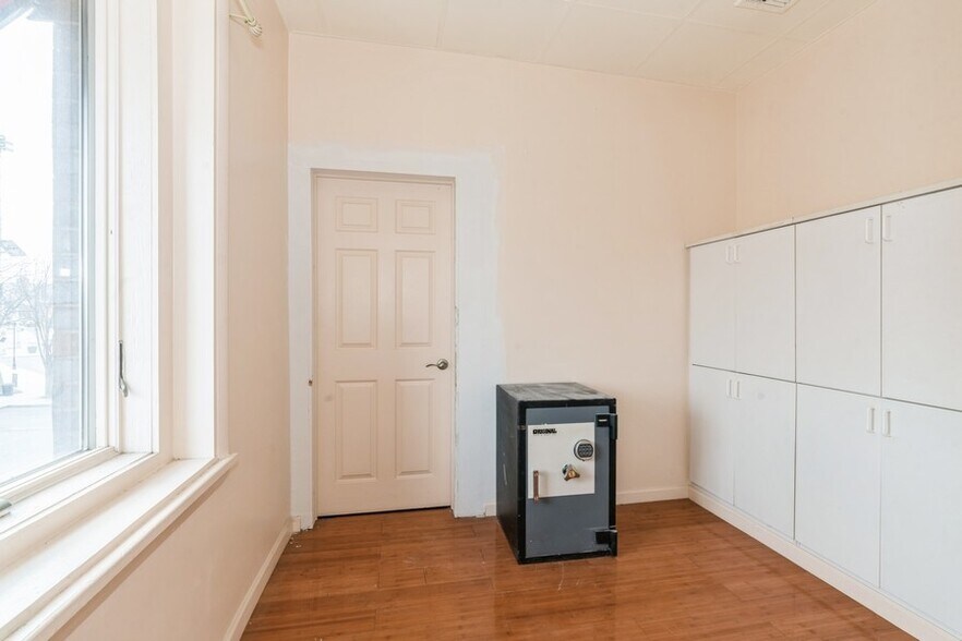 More Photos Of 1309-1313 Paterson Plank Rd, Secaucus Restaurant For Lease