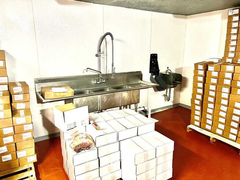 More Photos Of 4350 Broadway, Denver Refrigeration Cold Storage For Sale