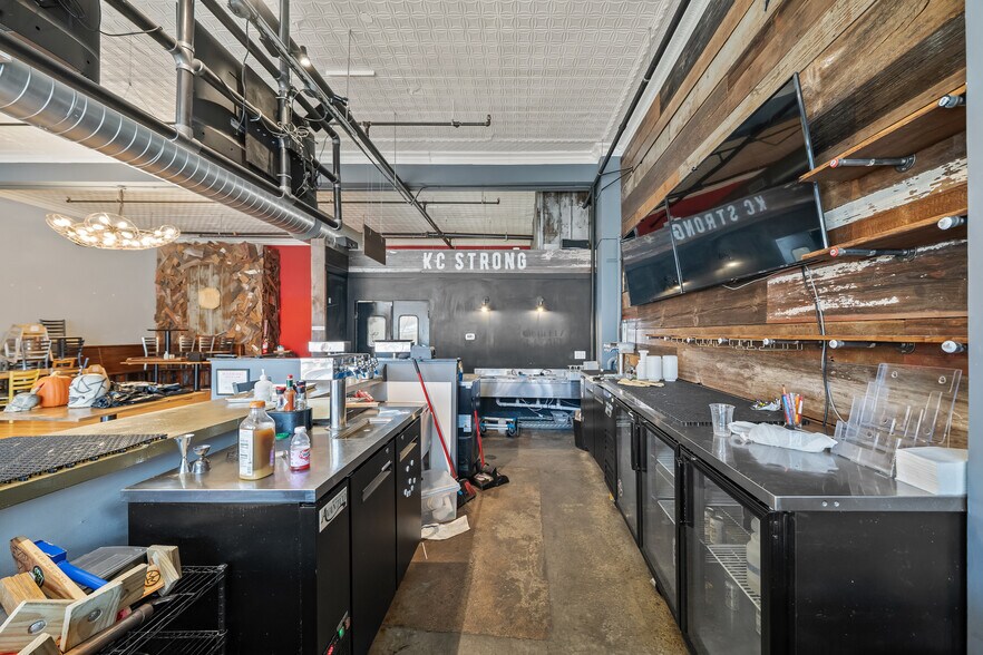 More Photos Of 3107-3111 Gillham Rd, Kansas City Storefront Retail Office For Sale