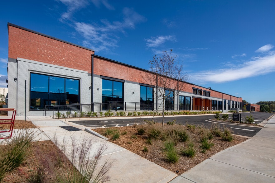 More Photos Of 1018 Jay St, Charlotte Office Residential For Lease