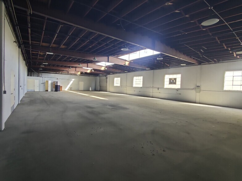 More Photos Of 424-430 W Redondo Beach Blvd, Gardena Distribution For Sale