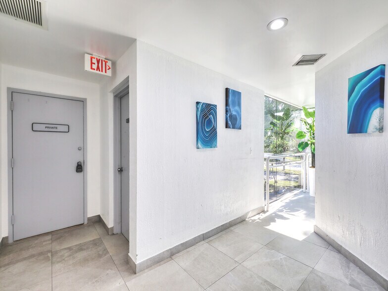 More Photos Of 7880 N University Dr, Tamarac Office Residential For Lease