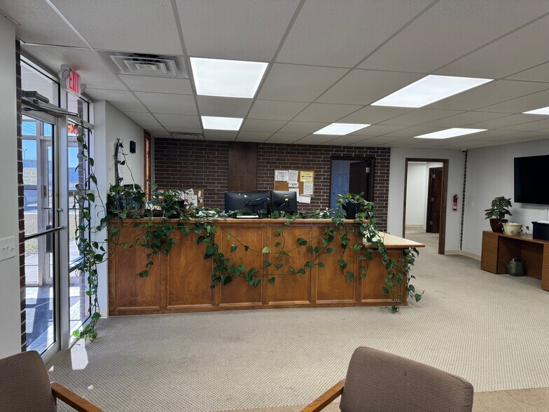 More Photos Of 3913 SW 10th St, El Dorado Office For Sale